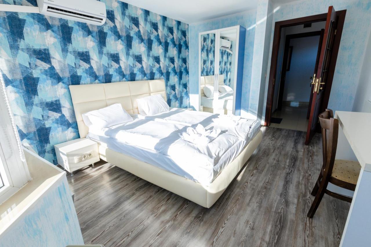 Sea And Mountain Hotel Prolesha Екстериор снимка