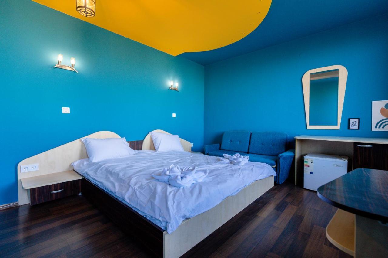 Sea And Mountain Hotel Prolesha Екстериор снимка