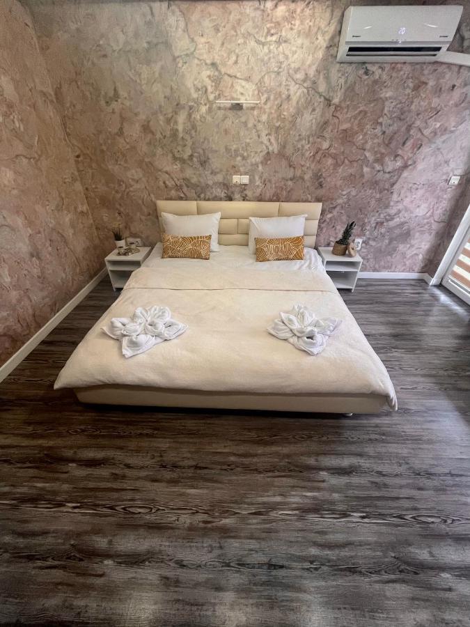 Sea And Mountain Hotel Prolesha Екстериор снимка