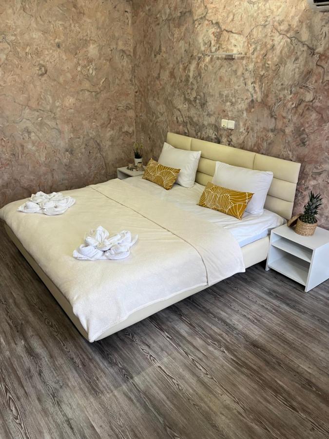 Sea And Mountain Hotel Prolesha Екстериор снимка