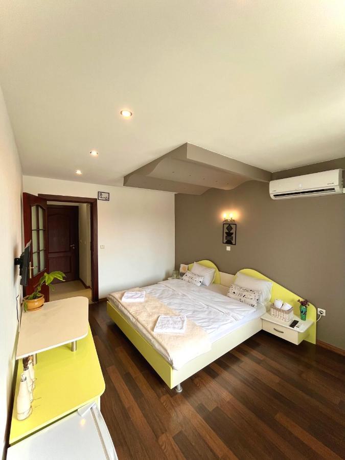 Sea And Mountain Hotel Prolesha Екстериор снимка
